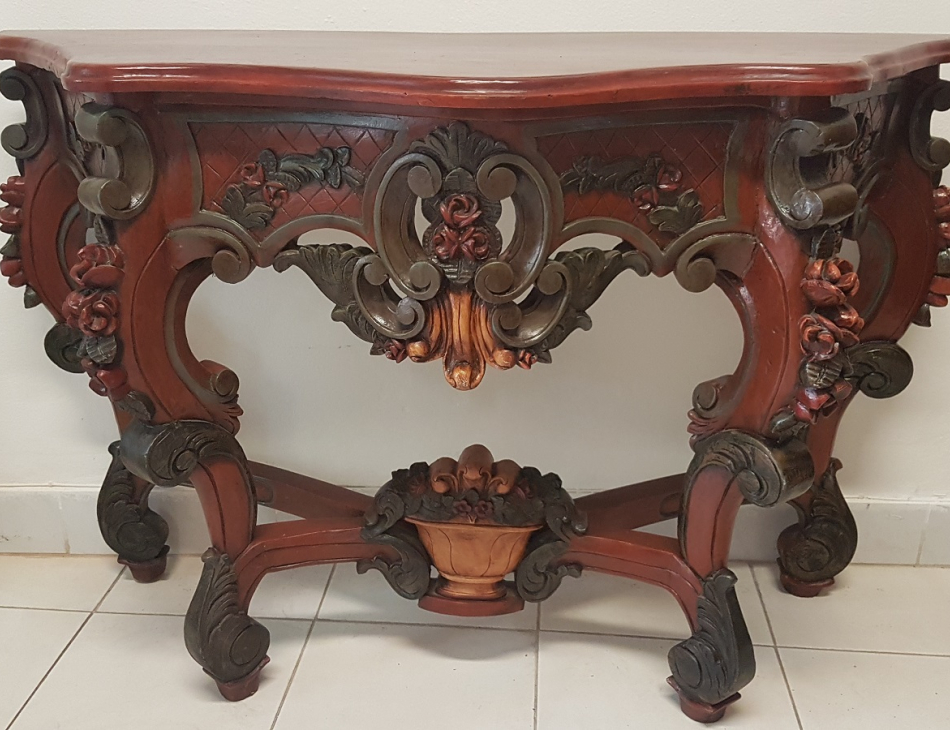 Rozměry: výška 82 cm, šířka 122 cm, hloubka 43 cm. - Replika .  - OSOBNÍ PŘEVZETÍ - po domluvě možnost zajistit dopravu po Praze ( náklady na dopravu hradí kupující ).  Zveme vás do příjemného prostředí našeho obchodu v Praze. Provozní doba St, Čt , Pá 14.00 - 18.00 hod. , So 12.00 - 15.00 ) Volejte prosím na obchodní telefon v pracovní době nebo nám zanechte zprávu.