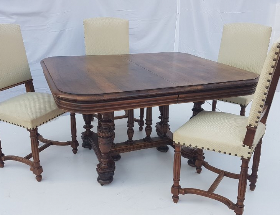Jídelní souprava stůl   4 židle - Mechelen cca 1900, Cena 12 500 Kč, Stůl : v72 x d125 x s114 cm, Židle : 45x45cm ,výška : 97cm, MOŽNOST ZAJISTIT DOPRAVU ale preferujeme osobni prevzeti / naklady na dopravu hradi kupujici / po domluve i moznost zaslani na Slovensko