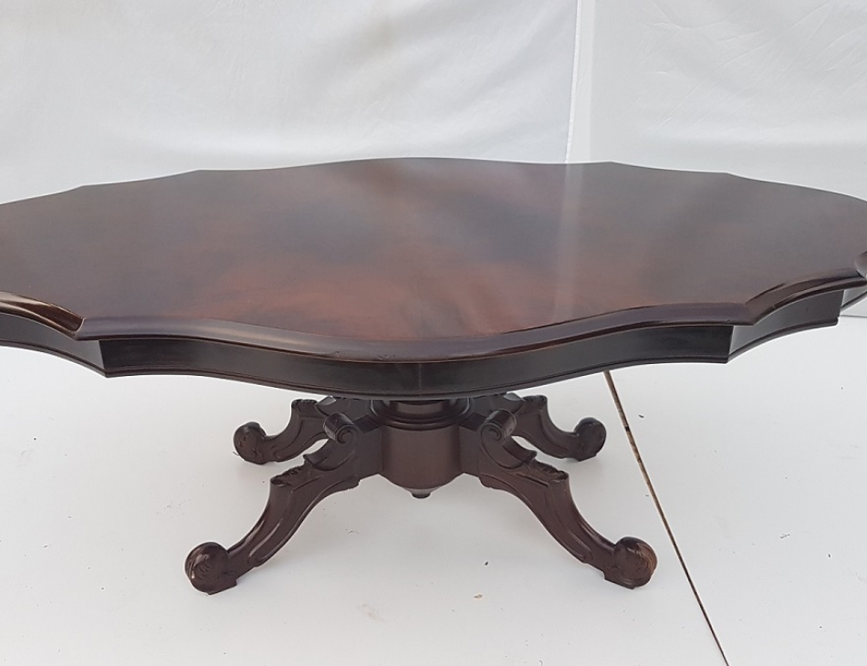140 x 86 cm, výška: 51 cm, replika / Osobní převzetí / Po domluvě možnost zajistit dopravu pouze do 40 km od Pardubic nebo do Prahy / náklady na dopravu hradí kupující
