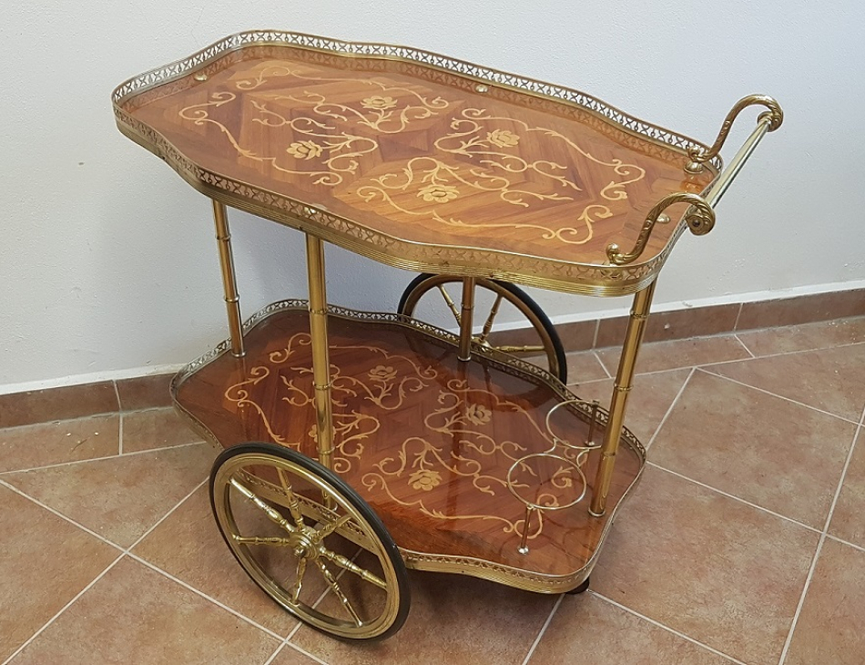 Replika, rozměry: 74 x 43, celková výška: 65 cm (měřeno bez držadla) ... / Po domluvě možnost dopravy jenom do vzdálenosti 40 km od Pardubic nebo do Prahy. Náklady na dopravu hradí kupující