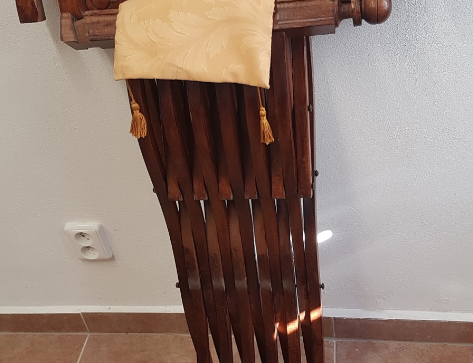 Rozměry: 65 x 47 cm , celková výška 84 cm / Možnost zaslání !! / náklady na dopravu hradí kupující / po domluvě i možnost zaslání na Slovensko. PODÍVEJTE SE PROSÍM NA VŠECHNY MOJE NABÍDKY .... Zveme Vás do příjemného prostředí našeho obchodu