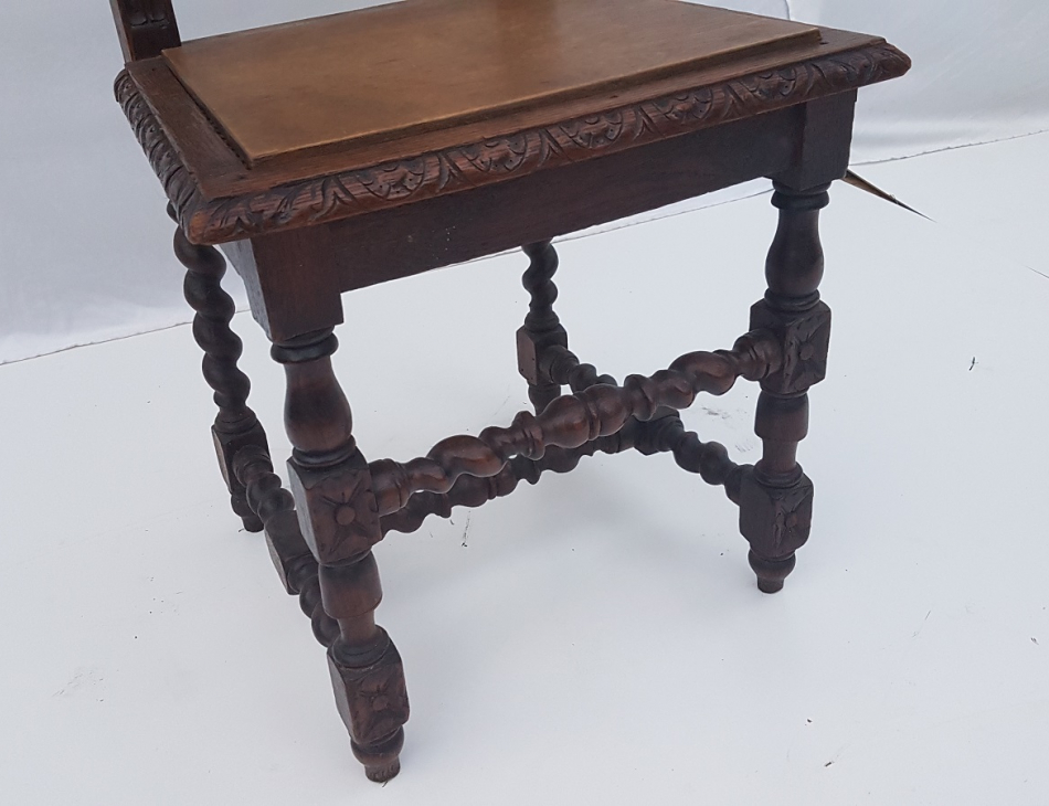 Stůl 113 x 104 cm, (je možné jej prodloužit, pokud by se tam vložila deska), židle 48 x 42 cm, sedací plocha 48 cm, celková výška 105 cm, / osobní převzetí / Po domluvě možnost zajistit dopravu pouze do 40 km od Pardubic nebo do Prahy / náklady na dopravu hradí kupující/  Zveme Vás do příjemného prostředí našeho obchodu. Tento artikl není v obchodě, ale v našem skladu !