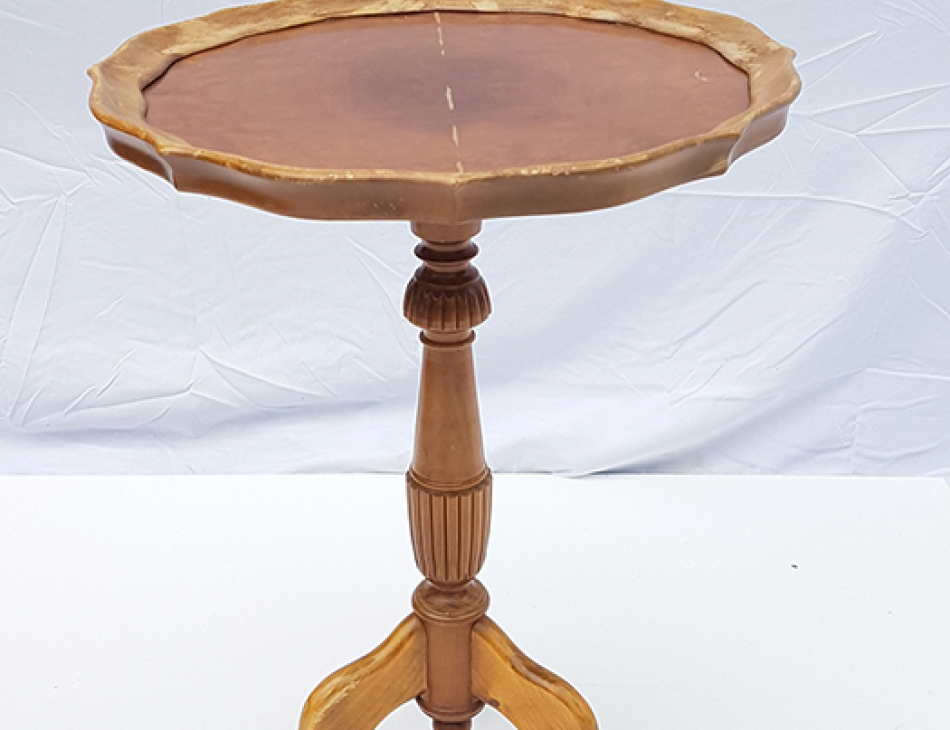 Roztomilá stolička - ořech / replika, Cena: 990 Kč,Průměr 36 cm, výška 51 cm, .. MOŽNOST ZASLÁNÍ !! poštovné ( balík do ruky ) nebo náklady na dopravu ( FoFr ) hradí kupující / po domluvě i možnost zaslání na Slovensko