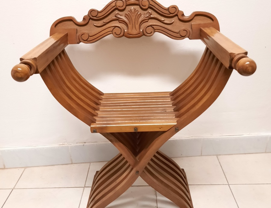Rozměry - celk.výška : 85 cm , celk.š : 64 cm, celk.hl. : 51 cm, výška sedaci plochy : 47 cm  OSOBNÍ PŘEVZETÍ - po domluvě možnost zajistit dopravu po Praze ( náklady na dopravu hradí kupující ).  Zveme vás do příjemného prostředí našeho obchodu v Praze. Provozní doba St, Čt , Pá 14.00 - 18.00 hod. , So 12.00 - 15.00 ) Volejte prosím na obchodní telefon v pracovní době nebo nám zanechte zprávu.